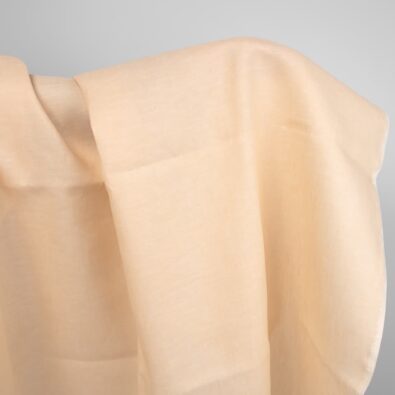 Leciutko żółtawa tkanina lniana.