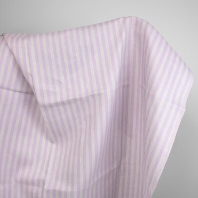 Tkanina lniana w liliowe paski.