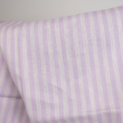 Tkanina wytkana z liliowej i żółtawej przędzy.