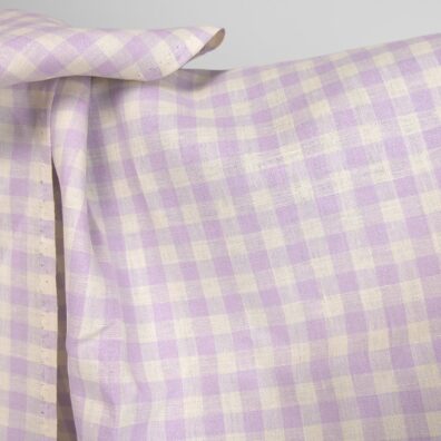 Tkanina lniana w liliową kratkę na odzież i tekstylia domowe.