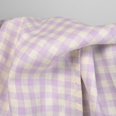 Tkanina wytkana z liliowej i żółtawej przędzy.