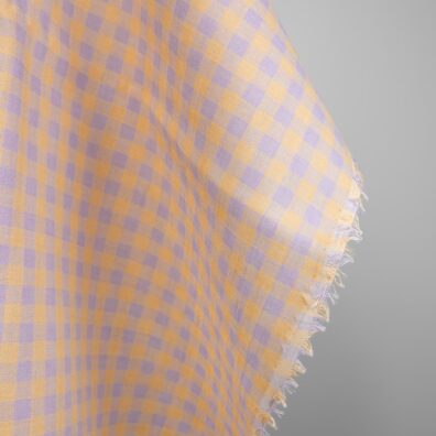 Len w liliową i żółtą w brąz kratkę na odzież i tekstylia domowe.