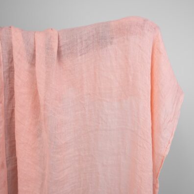 Prana przeźroczysta jasna różowa tkanina lniana.