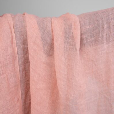 Leciutki jasny różowy prany len 100%.