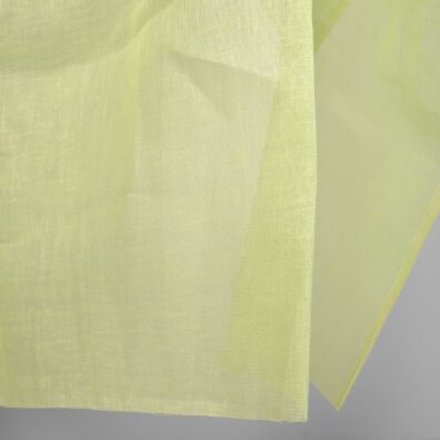 Len wytkany z jasnej zielonej przędzy.