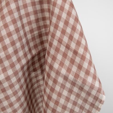 Tkanina wytkana z przędz: brązowej i niebarwionej (szara w piasek).