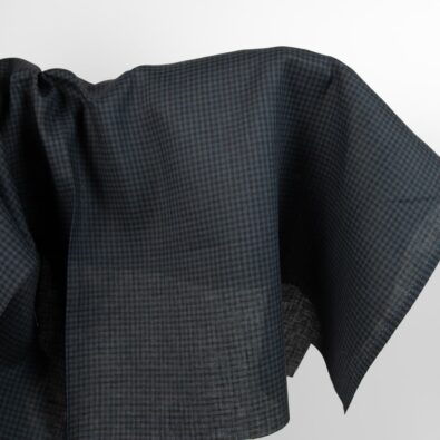 Lniana tkanina w kratkę granatową i czarną
