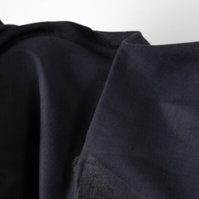 Granatowa, gładko wytkana tkanina