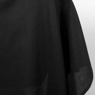 Czarna, gładko wytkana tkanina