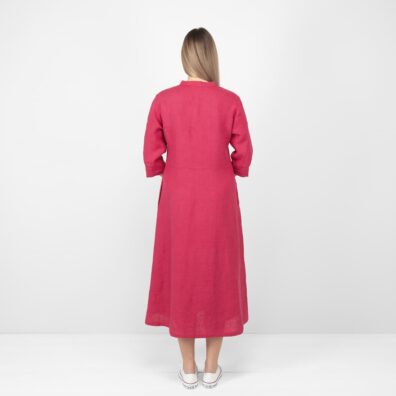 Czerwona sukienka. Widok z tyłu