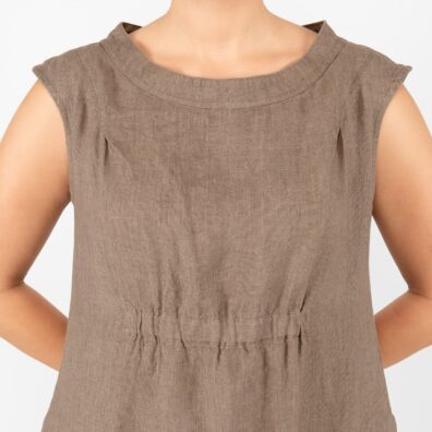 Brązowa sukienka ponad talią lekko namarszczana