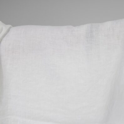 Śnieżnobiała prana tkanina lniana
