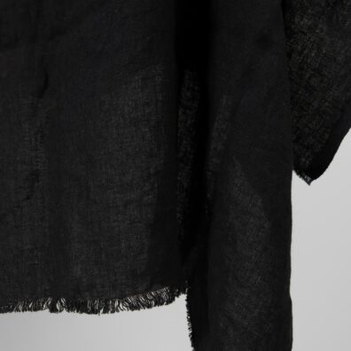 Gładko wytkany czarny prany len