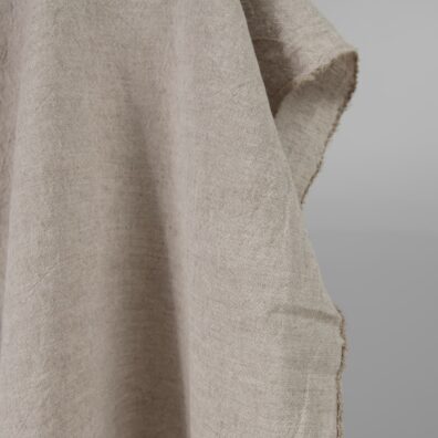 Szeroka, gładko wytkana prana tkanina