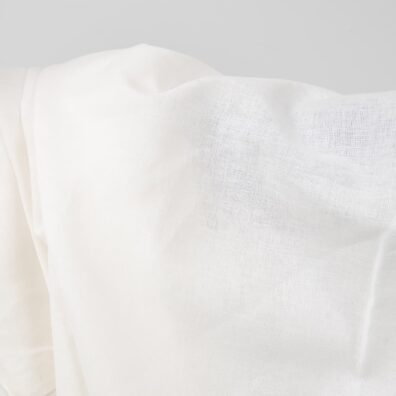 Biały, gładko wytkany len z bawełną