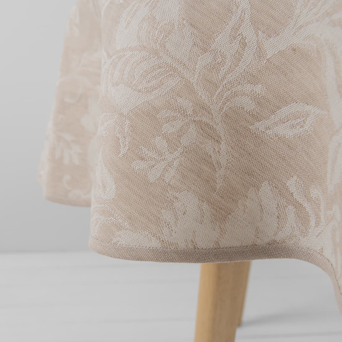 Brzeg wykończony lamówką