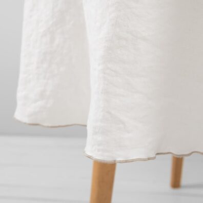 Brzeg wykończony gęstym ściegiem