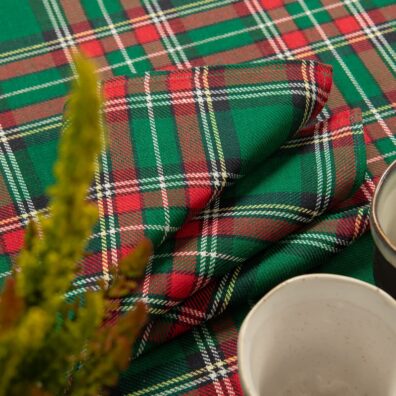 Zielona serwetka wytkana splotem skośnym w kratkę