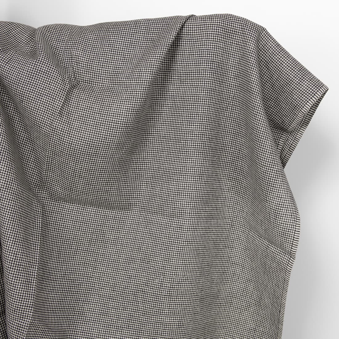 Tkanina lniana w niebarwioną szarą i czarną kratkę