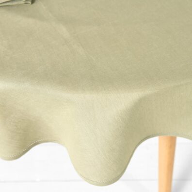 Zielonkawy, wytkany w melanżu obrus