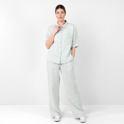 Zielonkawe spodnie w kratkę. Bluzeczka EILA