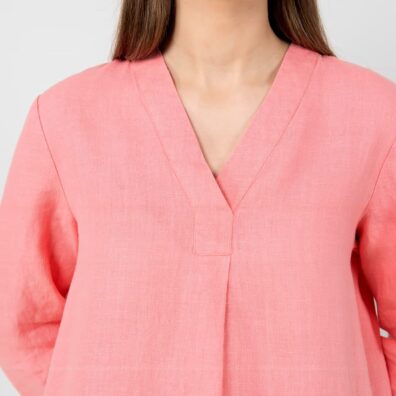 Różowa sukienka. Dekolt "V"