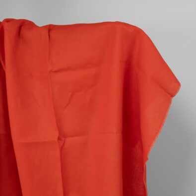 Ogniście czerwona tkanina lniana