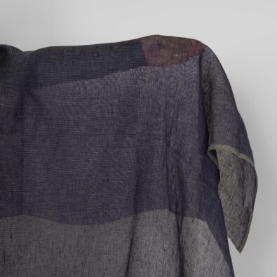 Przeźroczysta granatowa tkanina lniana