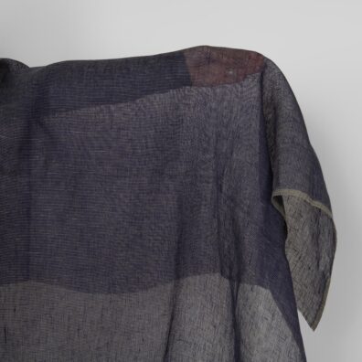 Przeźroczysta granatowa tkanina lniana