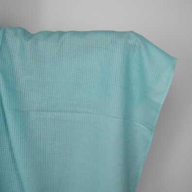 Turkusowa tkanina lniana w krateczkę