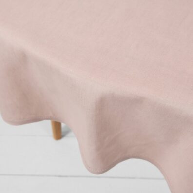 Gładko wytkany obrus