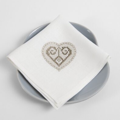 HARTY mlecznobiała serwetka ozdobiona piaskowym haftem