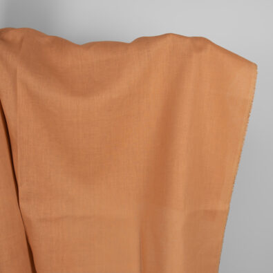 Jasnobrązowa tkanina lniana