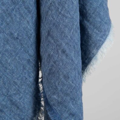 Frędzelki 2cm na wszystkich brzegach