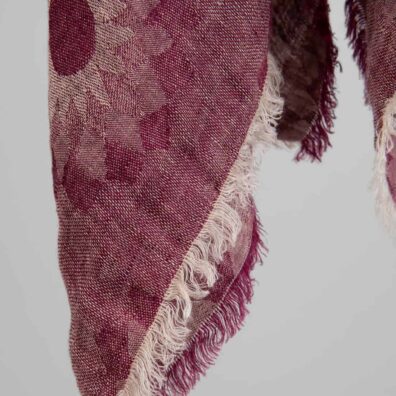 Czerwona chusta w kwiaty