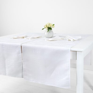 Śnieżnobiały bieżnik stołowy