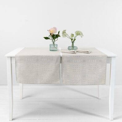 Jasnoszary lniano - bawełniany bieżnik stołowy