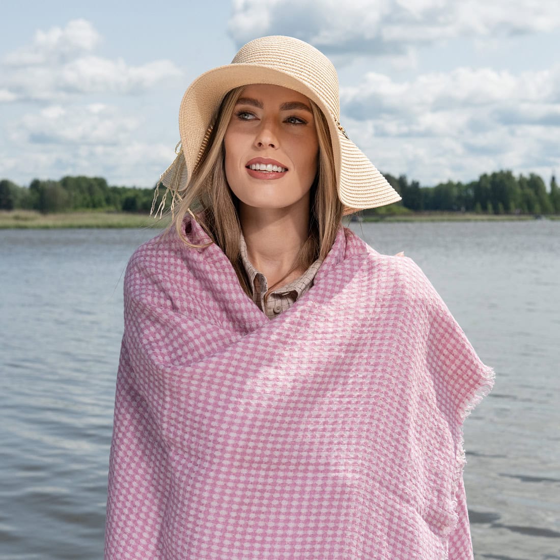 Liliowy w kratkę ręcznik plażowy