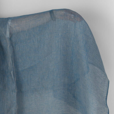 Szara w błękit przeźroczysta tkanina lniana