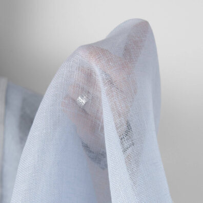 Leciutko niebieski len na firanki