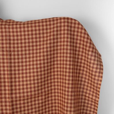 Tkanina lniana w brązową i czerwoną kratkę