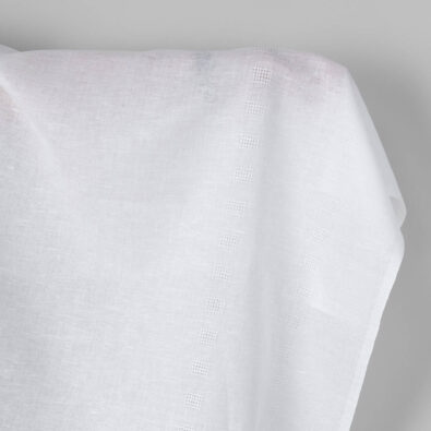 Śnieżnobiała tkanina len bawełna w przeźroczystą krateczkę