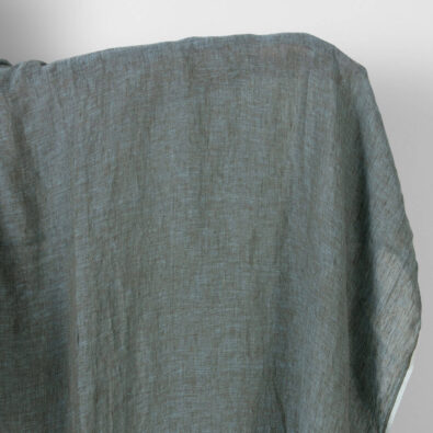 Przeźroczysty niebieski w zieleń melanżowy prany len