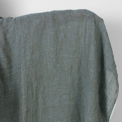 Przeźroczysty niebieski w zieleń melanżowy prany len