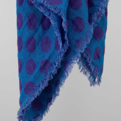 Wszystkie brzegi ozdobione strzępionymi frędzelkami