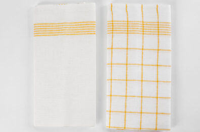 Jedna ścierka – w kratkę, druga – w paski