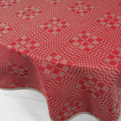 Okrągły lub owalny obrus w czerwoną kratke