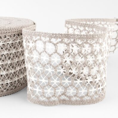 Biało- szara koronka lniana