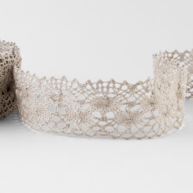 Niebarwiona szara koronka lniana