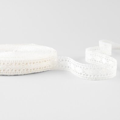 Mlecznobiała koronka lniana Nr 96